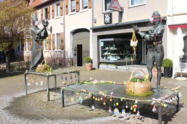 Selbst der Bischof und der Kurfürst müssen Mundschutz tragen.