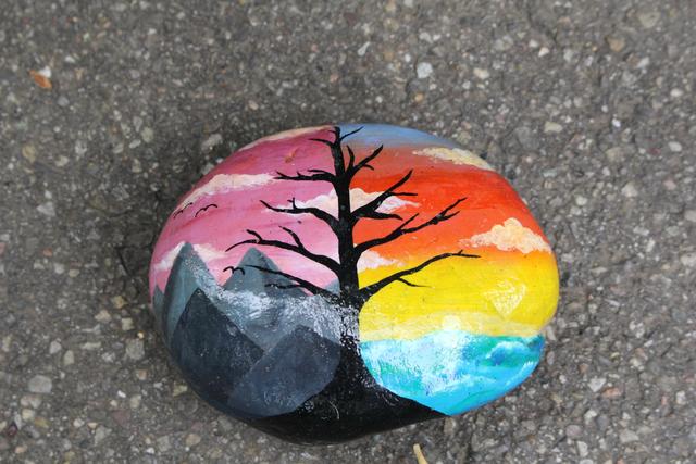 Kleine Kunstwerke wurden von manch einem Künstler auf die Steine gezaubert.