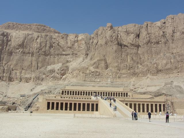 Der gewaltige Felsentempel der Königin Hatschepsut. | Foto: Schatz