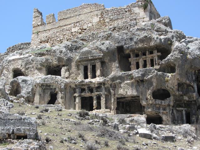 Die imposanten Felsengräber von Kaunos. | Foto: Schatz