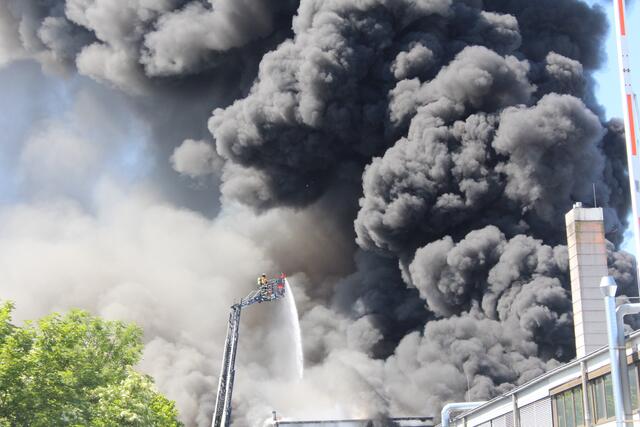 Der Großbrand bei RTP forderte die ganze Kraft der Einsatzkräfte 