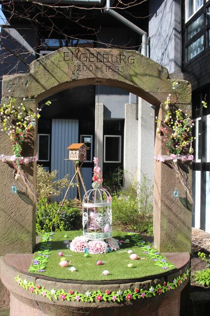 Der Engelsburg-Brunnen vor dem Rathaus wurde von Gabi Krämer gestaltet.