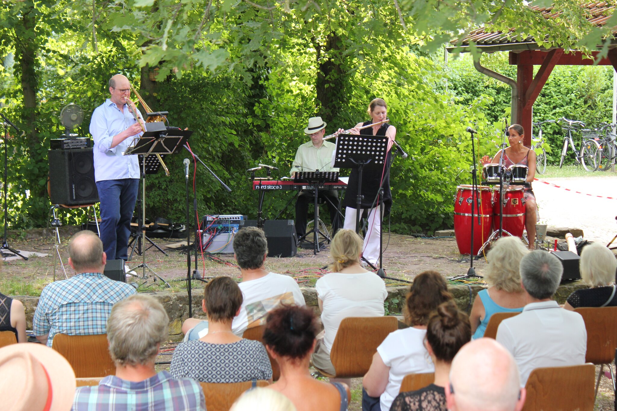 RheinNeckar JazzOrchester glänzte im Waldpark sieben Ensembles zeigten facettenreiche RheinNeckar JazzOrchester glänzte im Waldpark sieben Ensembles zeigten facettenreiche