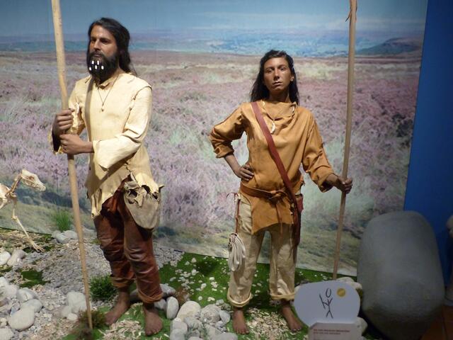 Urs und Lena laden die Besucher zur Ausstellung ein. | Foto: Schatz