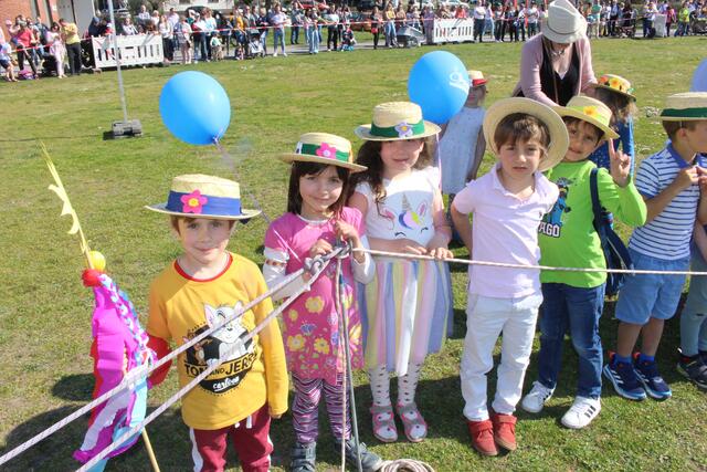 Wer zum Sommertagszug geht, der macht sich gerne chic. 