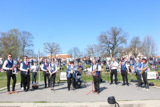 Ihren ersten öffentlichen Auftritt 2022 genossen die Mitglieder der Stadtkapelle sehr. 