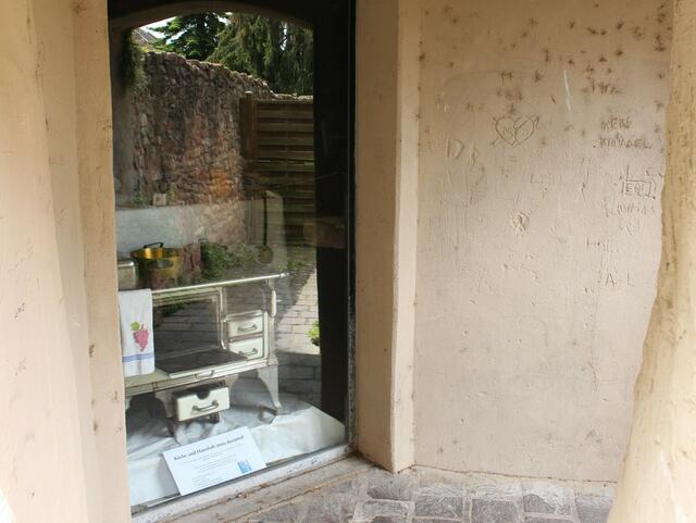 Das Ausstellungsfenster an der Huber´schen Scheuer ist längst kein Geheimtipp mehr.