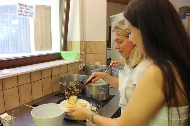 Schmackhafte Grüße an die Helferinnen und Helfer ...