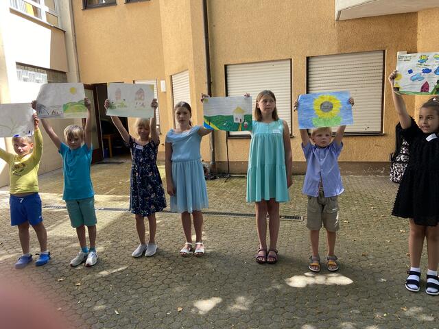 Es ist den Kindern zu wünschen, dass die Sonne im Herzen wieder scheinen wird. 