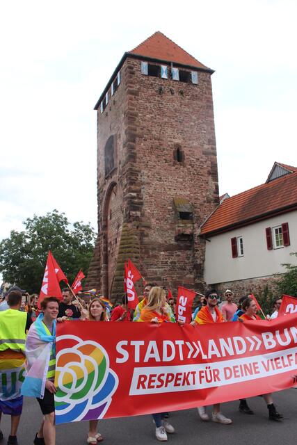 Respekt wurde vor dem Martinstor eingefordert. 