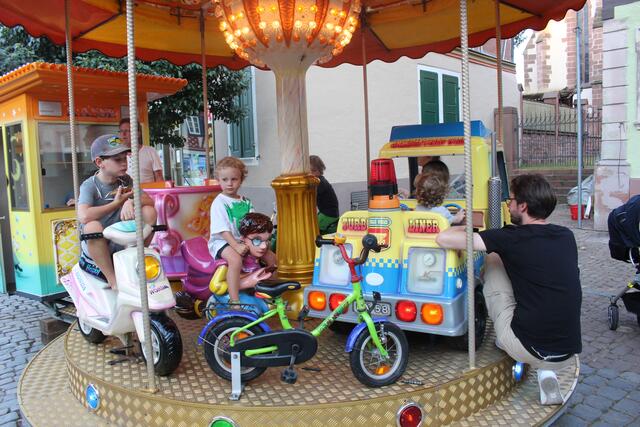 Ein kleiner Rummelplatz wurde für die kleinsten Kerwe-Gäste aufgebaut.
