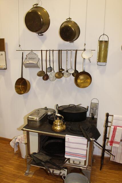 Der alte Küchenherd ist eine Augenweide. 