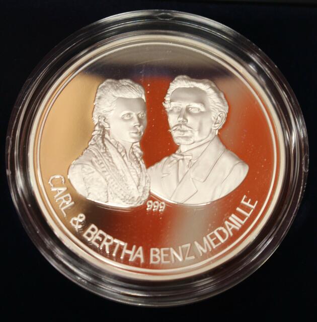 Die Carl und Bertha Benz Medaille ist die höchste Auszeichnung Ladenburg für ehrenamtliches Engagement. 