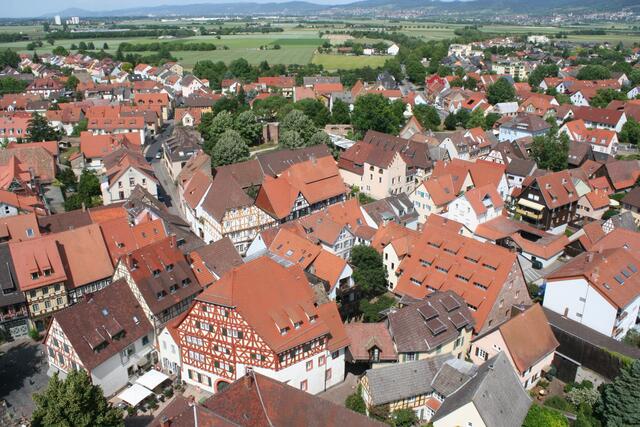 Auf den Dächern der Altstadt sind PV-Anlagen (noch) nicht erlaubt ...