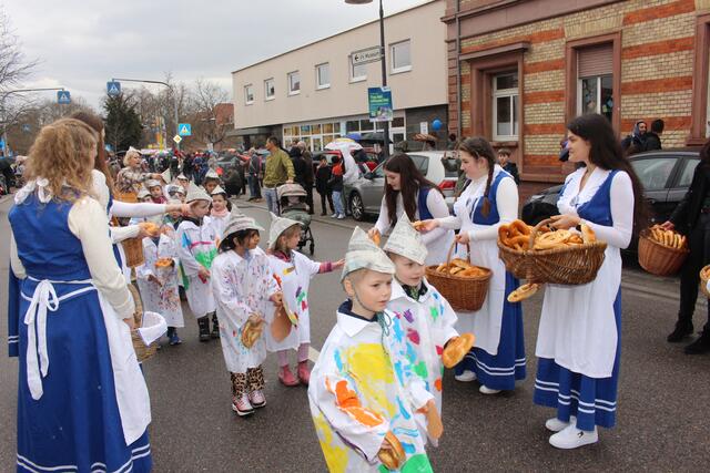 und nach dem Zug freuten sich alle auf die leckeren Sommertagsbrezel...