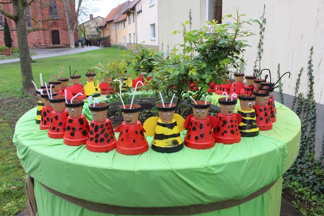 Im Kirchengarten setzte der Anne-Frank-Kindergarten eine österliche Duftmarke. 