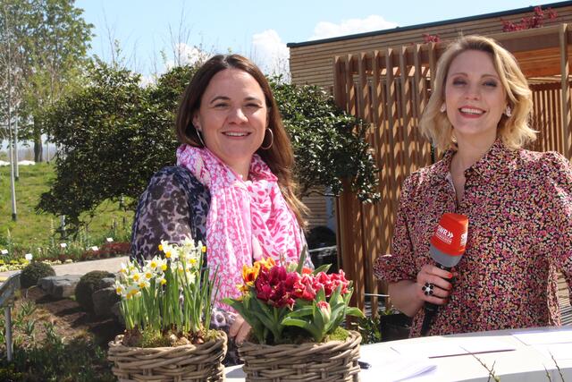 Musical-Darstellerin Jeannette Friedrich (links) war bei der BUGA ein gefragter Interviewpartner