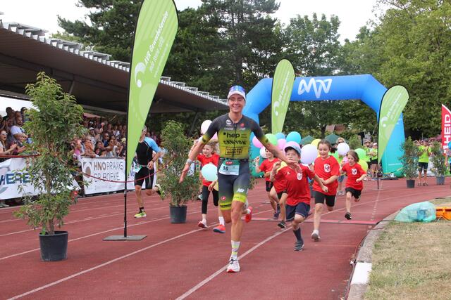 Die Weltklasse-Triathletin Laura Phillip schätzt die Atmosphäre beim Ladenburger RömerMan.