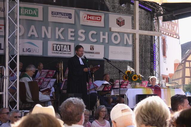 Der Sonntagmorgen beginnt mit einem ökumenischen Gottesdienst.