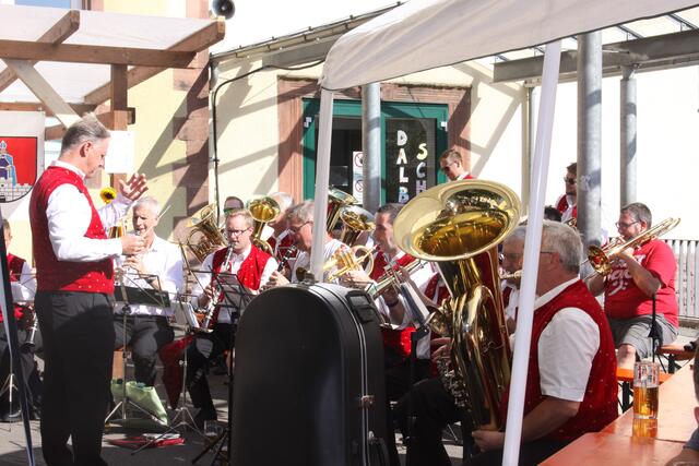 Die Gemeindemusikkapelle aus Paternion steuert einmal mehr ihren Part zur Unterhaltung bei.