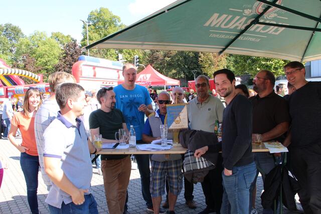 Ein spontanes Platzkonzert präsentierte der Männerchor des Liederkranzes beim Tag der Feuerwehr. 