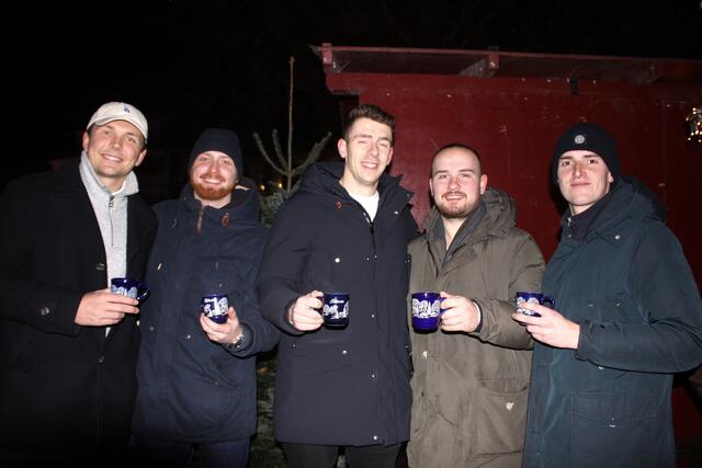 Der Ladenburger Glühwein schmeckte auch diesem gutgelaunten Mannheimer Quintett.