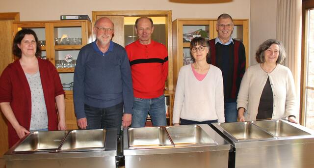 Oktober: Viele Ehrenamtliche unterstützten das Projekt "kostenloser Mittagstisch" 