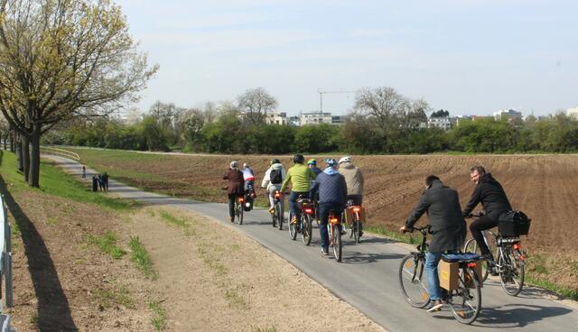 April: Der neue Radweg an der Weinheimer Straße wurde eröffnet. 