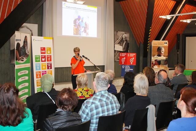 Karola Liebrich, Vorsitzende des Partnerschaftsvereins, berichtete wie das ambitionierte Projekt Gestalt annahm und umgesetzt wurde.