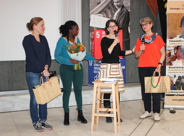 Viel Applaus hörten am Ende der Veranstaltung Susanne Vierling, Nicole Assoumou, Isabelle François und Karola Liebrich (v.li.).