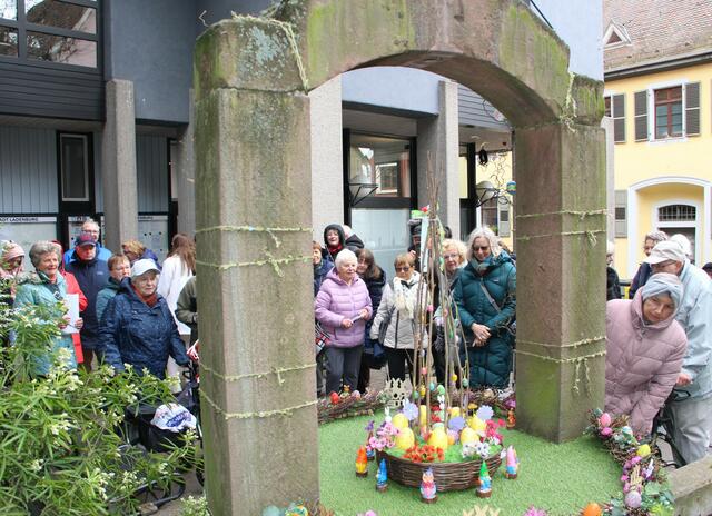 Der Engels-Brunnen wurde zu Ehren von Brigitte Krämer geschmückt. 