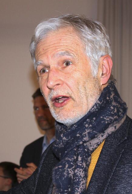 Norbert Lamp (Vorsitzender DOG Zweigstelle Darmstadt) war zu Gast und zeichnete Trainer der Ringerabteilung des ASV für ihr Engagement aus.