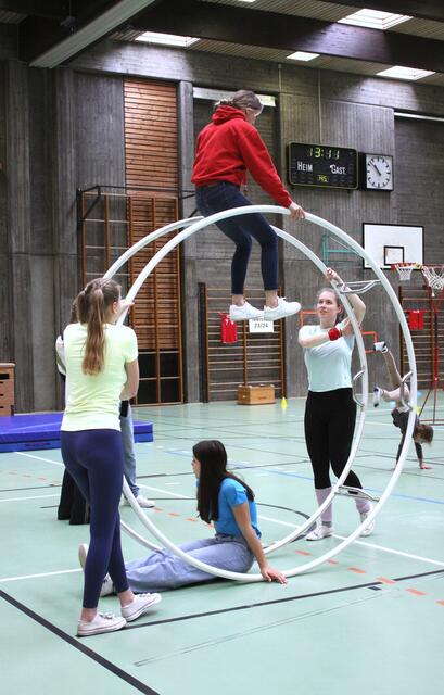 Auf dem Rhönrad ging es in der Lobdengauhalle hoch hinaus.