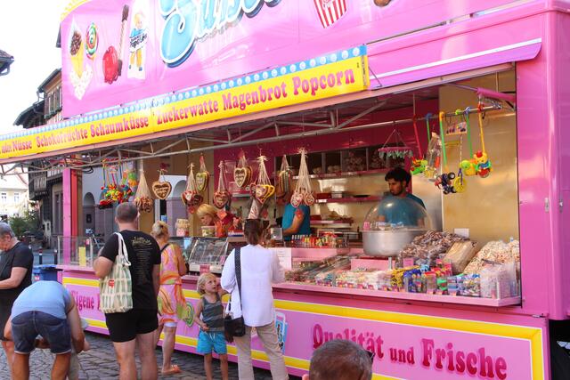 Süßigkeiten vom Zuckerhaus von Susanne Lederer-Metz gehören zu einem Kerwe-Besuch einfach dazu.