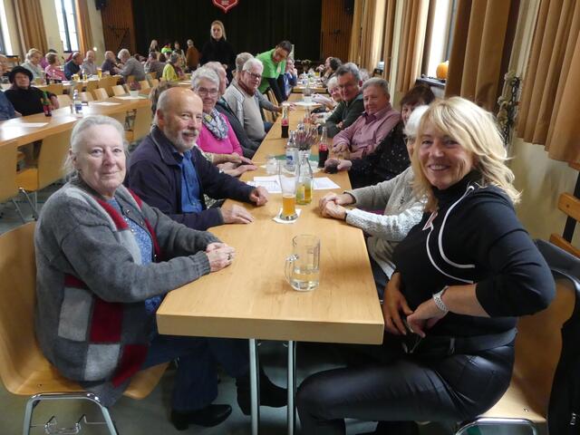 Die Herzsportgruppe des Turnvereins ließ sich das Kerweessen nicht entgehen. | Foto: Schatz