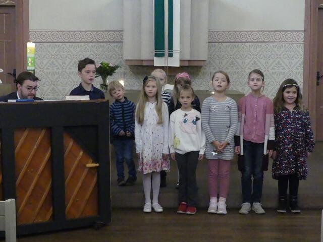 Die Kinderchöre gestalteten den Kerwegottesdienst mit. | Foto: Schatz