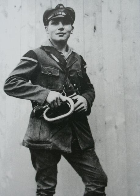 Willy Gärtner trug voller Überzeugung die Reichsbanner-Uniform. Nach dem Verbot der Reichsbanner-Bewegung durch die Nazis vergrub Gärtner die Mitgliederlisten und die Reichsbanner-Fahne in einem Hühnerstall.