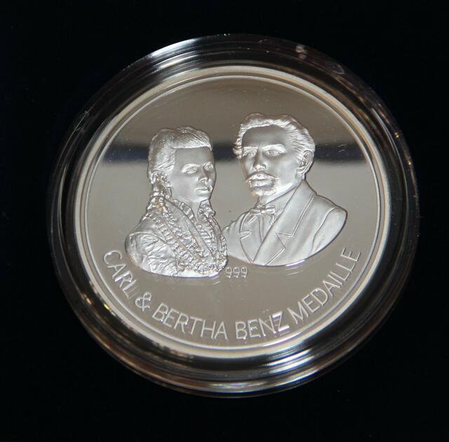 Die Carl und Bertha Benz Medaille wurde bisher erst viermal verliehen.