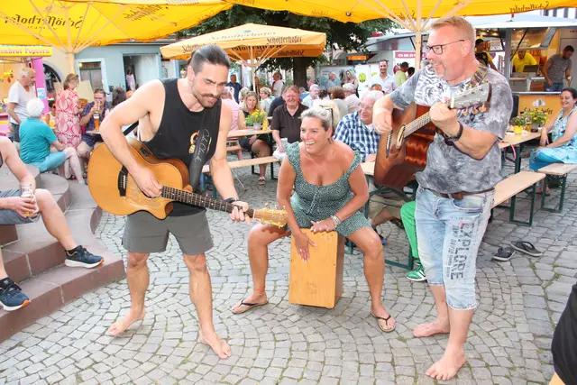 August: Musikalisch ging es auf der Kerwe zu.