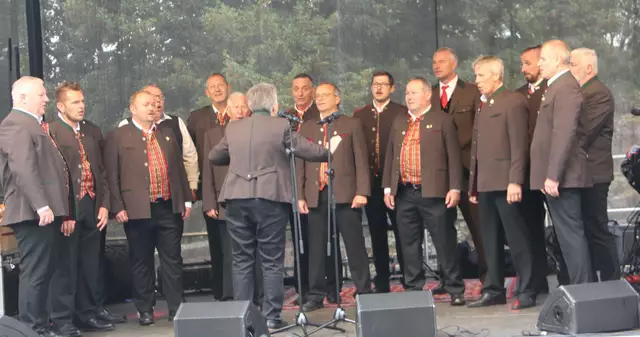 September: Zum 40-jährigen Partnerschaftsjubiläum wurden musikalische Grüße aus Paternion übermittelt.