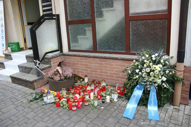 Tiefe Trauer in Ladenburg, weil bei einem Häuserbrand zwei Menschen starben.