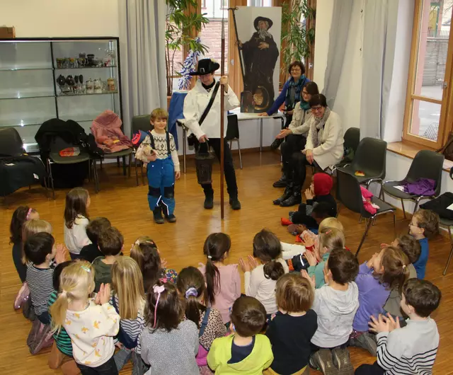 Anton, der seinen Namenstag feiern durfte,  ließ für die Kinder des Anne-Frank-Kindergartens am Antonius-Tag das Schweinchen grunzen. 