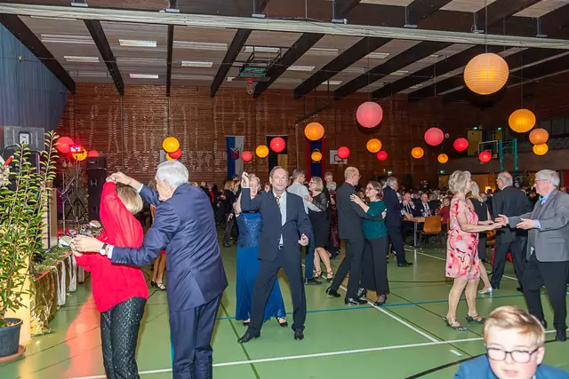 Es wurde bis in die späten Abend hinein getanzt.  | Foto: Markus Weik