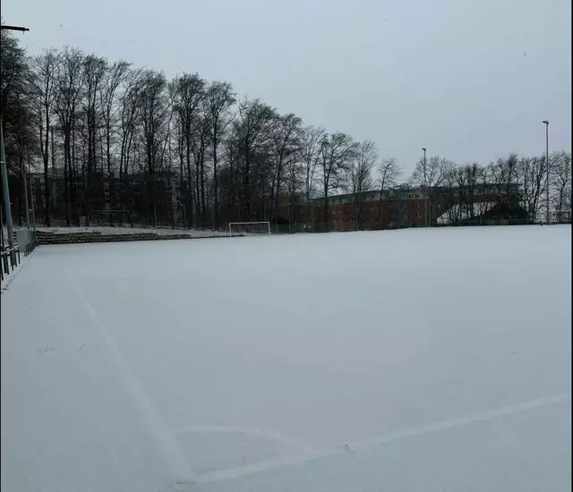 Unter einer weißen Schneedecke lag der Platz der TB Rohrbach II, so dass die Testpartie der Germanen ausfiel. /Foto: -wy