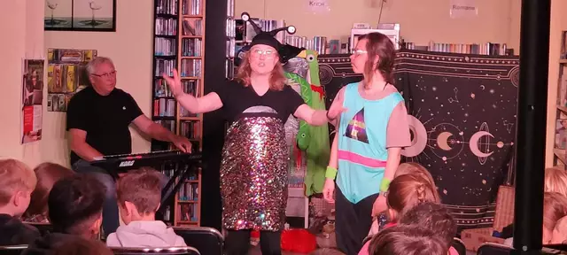 Geschichtenerfinder in der Zweigstelle der Stadtbücherei Friedrichsfeld  | Foto: Förderverein der Stadtbücherei Friedrichsfeld