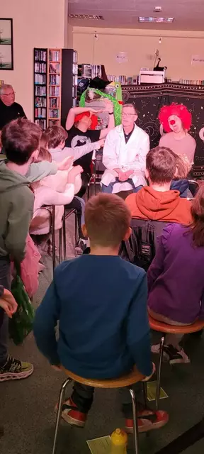 Geschichtenerfinder in der Zweigstelle der Stadtbücherei Friedrichsfeld  | Foto: Förderverein der Stadtbücherei Friedrichsfeld