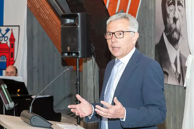 Auch Landrat Steffen Dallinger gratulierte und hielt eine Ansprache. | Foto: Markus Weik