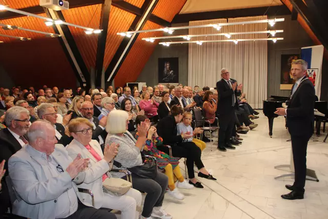 Bürgermeister Schmutz erntete für seine Mut machende Rede viel Applaus. 