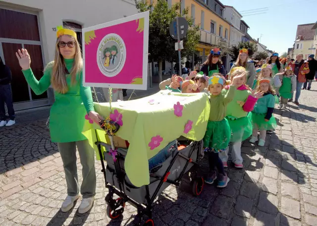 Die "Frühlings"-Kinder des evangelischen Kindergartens "Die Wawuschels" aus Neckarhausen... | Foto: Marcus Schwetasch | Mannheimer Morgen