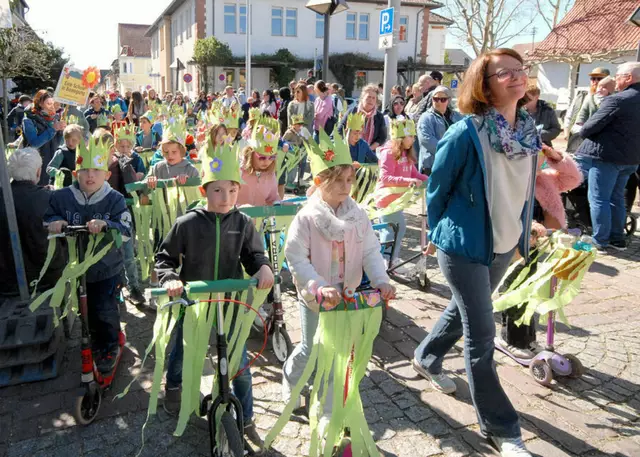 Die Schulkinder waren auf Rollern unterwegs | Foto: Marcus Schwetasch | Mannheimer Morgen
